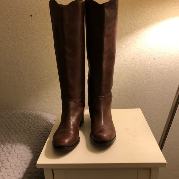 Ivanna trump’s boots or you are if you chose beautiful but not my color hmmm - Picture 5 of 15